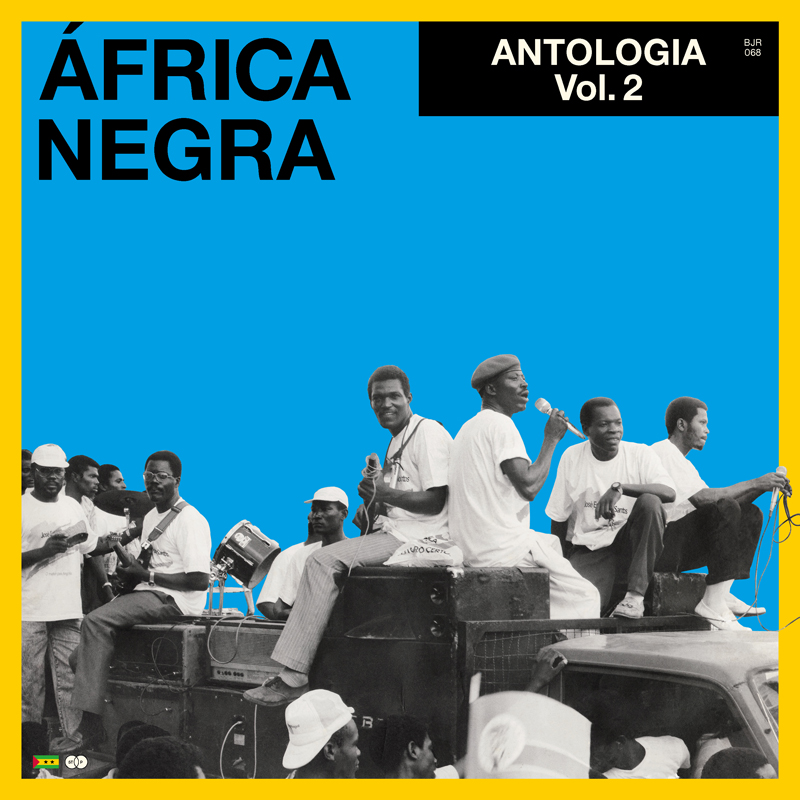 África Negra - Antologia Vol. 2 cover artwork. a photo of the band holding their musical instruments.