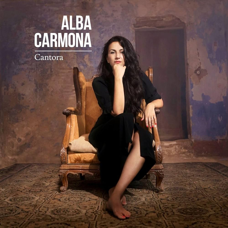 Alba Carmona - Cantora cover artwork. A photo of the artist sitting on a chair.