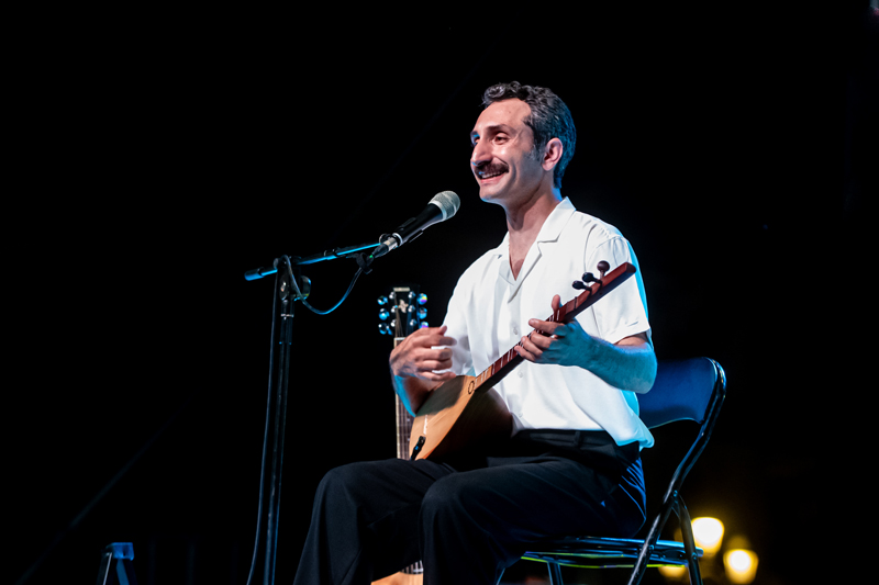 Ali Dogan Gönültas performing live at Polirítmia, 2023 - Photo by María Carbonell