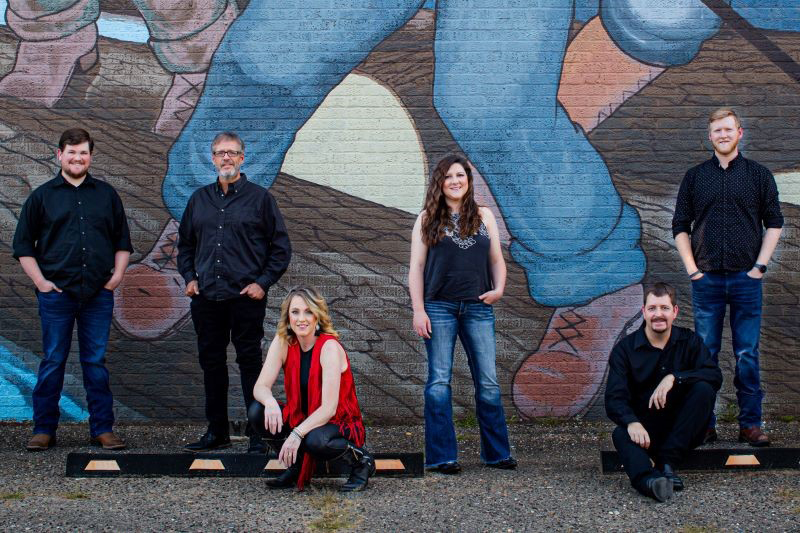 Amanda Cook and her band - Photo by CDC Artistry/Christina Stevens