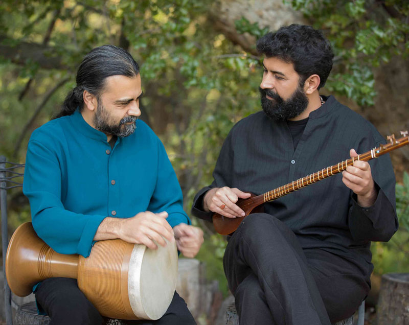 Amir Nojan & Pejman Hadadi holding their musical instruments - Photo by Mehdi Rostami