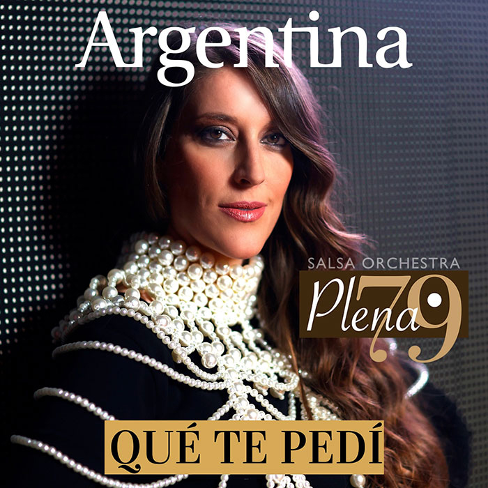 Argentina - Que te pedí artwork. A headshot of the singer.