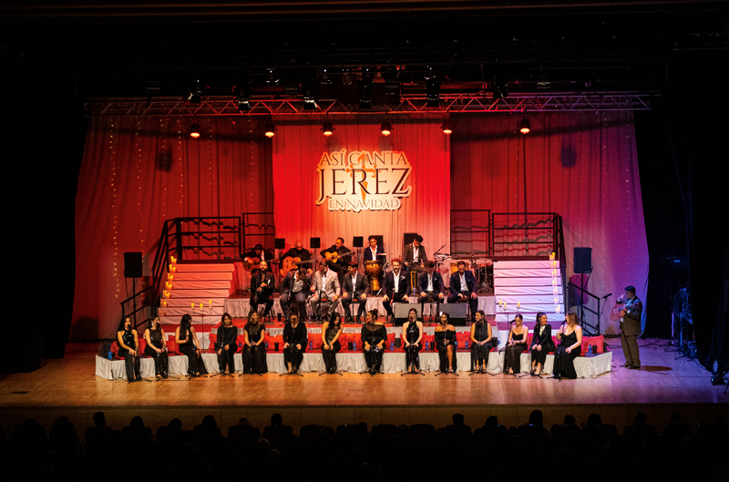 Así Canta Jerez en Navidad performers on stage.