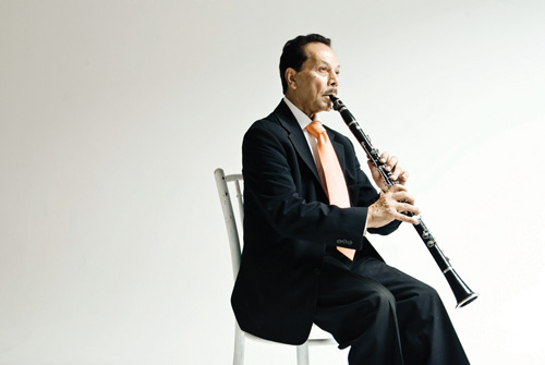 Barbaros Erkose with clarinet