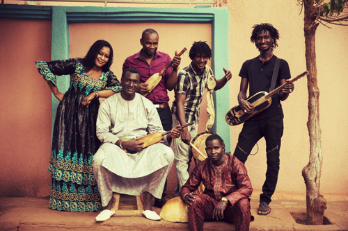 Bassekou Kouyate & Ngoni Ba - Photo by Thomas Dorn