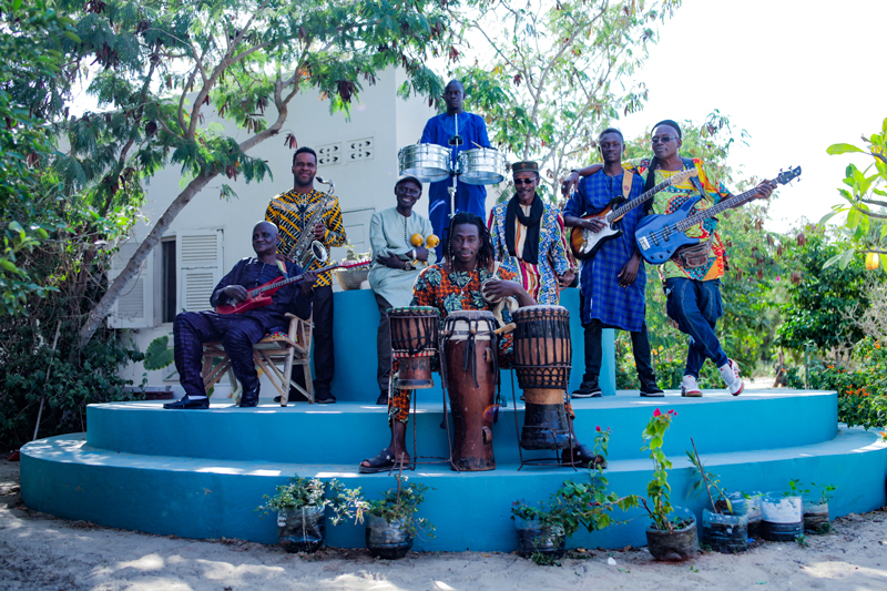 Dieuf Dieul de Thiès - Photo credit MEDART. A photo of the band outdoors.