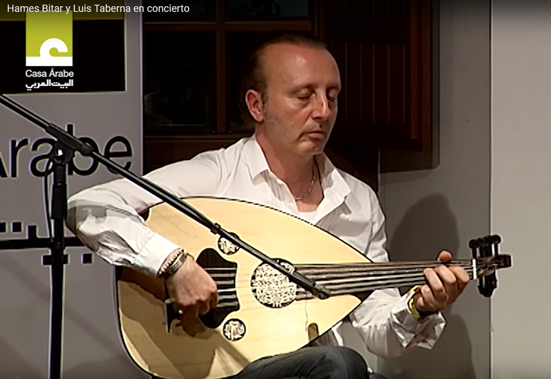 Hames Bitar playing oud at Casa Árabe in 2016