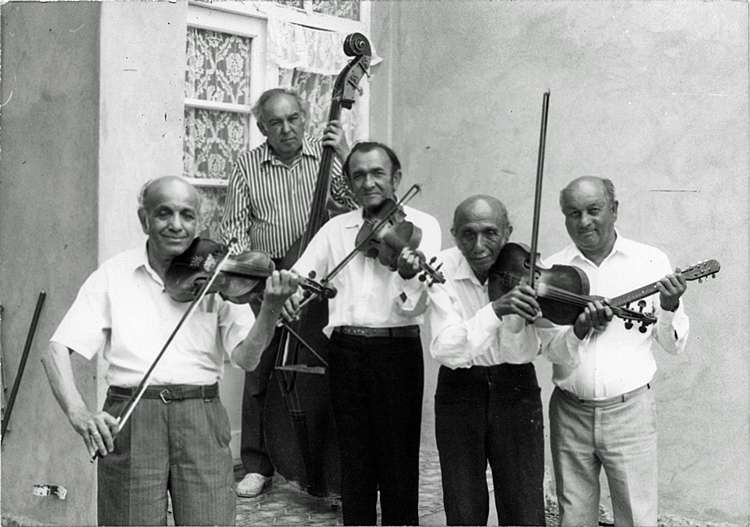 János Orós Kis and his band from Bogyiszló, one of the emblematic bands of the Transdanubian region. Mihalovics Zsolt, grandson of Orós, is the leader of the band nowadays, who learned the folk music tradiiton from his grandfather - Photo by Halmos Béla © Hungarian Heritage House, 2014
