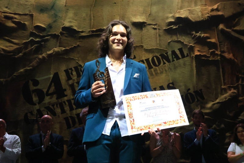 José Carlos Esteban-Hanza Fernández - Photo courtesy of International Festival of Cante de las Minas. José Carlos holding his trophy and diploma.