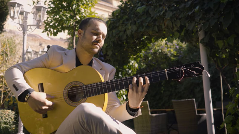 José Fermín Fernández playing guitar. Still from Inefable video.