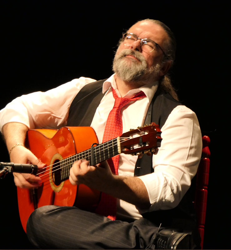 Juan Ramón Caro playing guitar