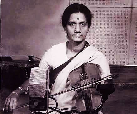 Kalyani Varadarajan playing violin