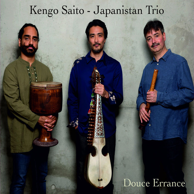 Kengo Saito / Japanistan Trio – Douce Errance. A photo of the trio holding their musical instruments.