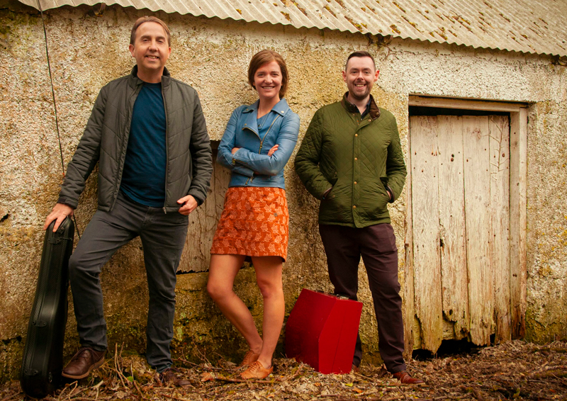 Lane to the Glen photo with Oisin, Samantha, Daithi standing outside a barn
