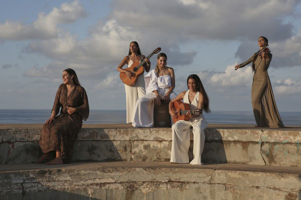 Las Migas performing outdoors