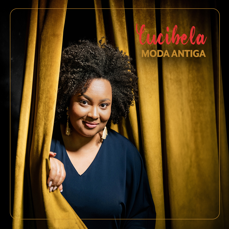 Lucibela - Moda Antiga cover artwork. Lucibela coming out through stage curtains.