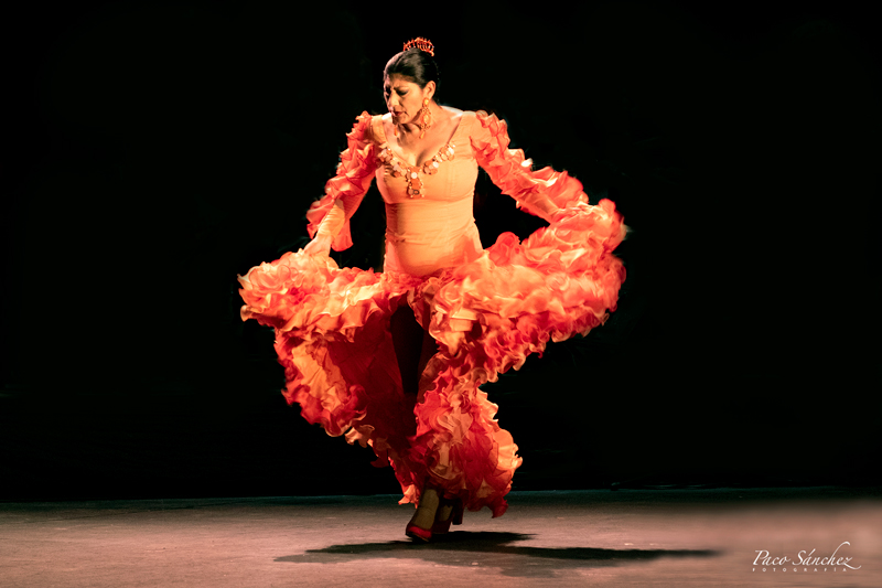 Manuela Carrasco - Photo by Paco Sánchez. Manuela dancing live.