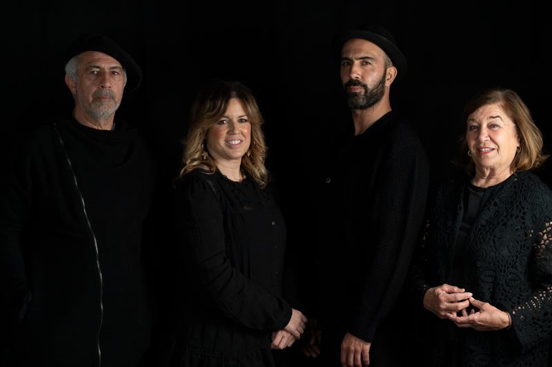 Mayalde photo. All dressed in black.