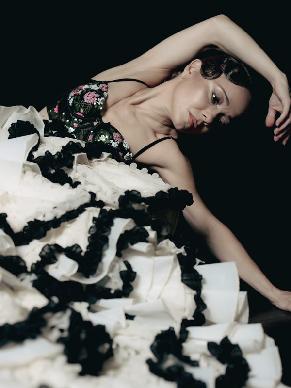 Olga Pericet - Photo by Jordi Terry. The dancer wearing a black and white dress leaning towards her left.