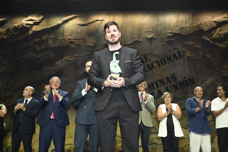 Pablo Barrionuevo holding his award