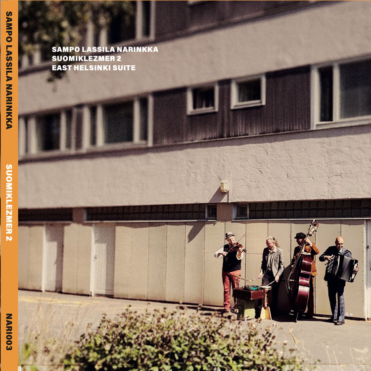Sampo Lassila Narinkka - Suomiklezmer 2 – East Helsinki Suite album cover. A photo of the band on the side of an apartment building.
