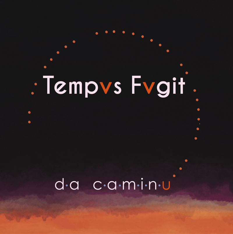 The album cover features a dark sky fading into warm shades of purple and orange near the horizon, resembling a sunset. At the center, the title “Tempvs Fvgit” is written in a minimalist font with the letters “vs” in orange. A dotted semicircle surrounds the title, echoing the passage of time. Below, in smaller text, appears the phrase “da camin·u,” aligned with the same modern style.