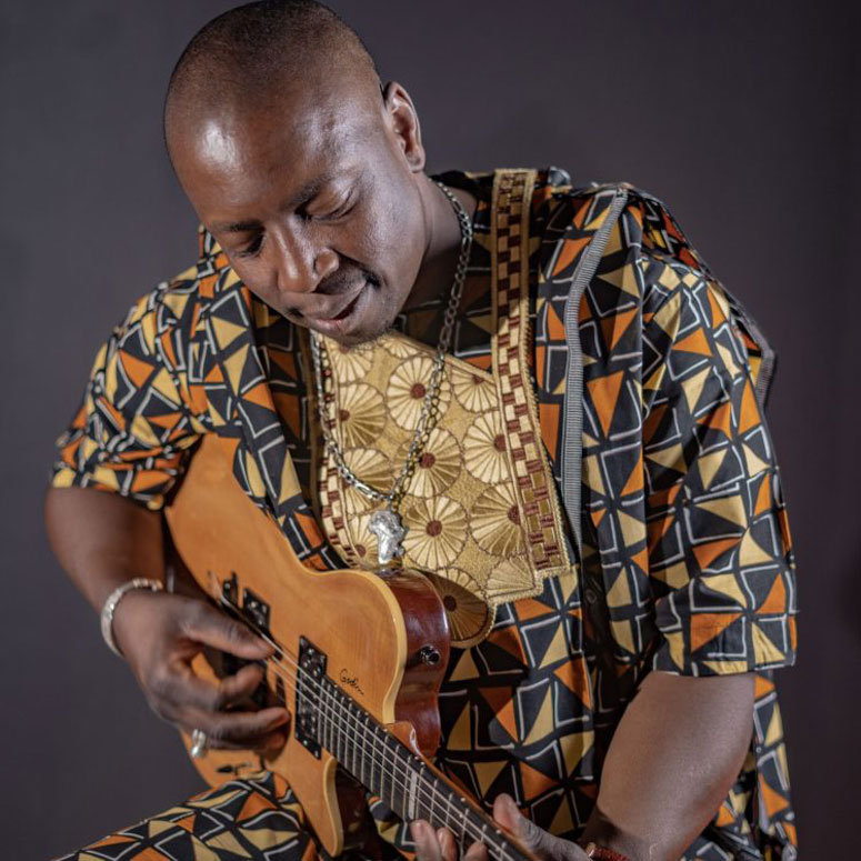 Vieux Farka Touré - photo by Kiss Diouara . Vieux playing guitar.