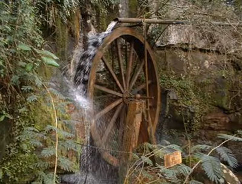 Xurxo Mares Pandeirada da auga single artwork. A waterwheel.