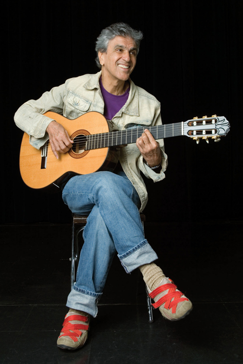 Caetano Veloso playing guitar - Photo by Fernanda Negrini