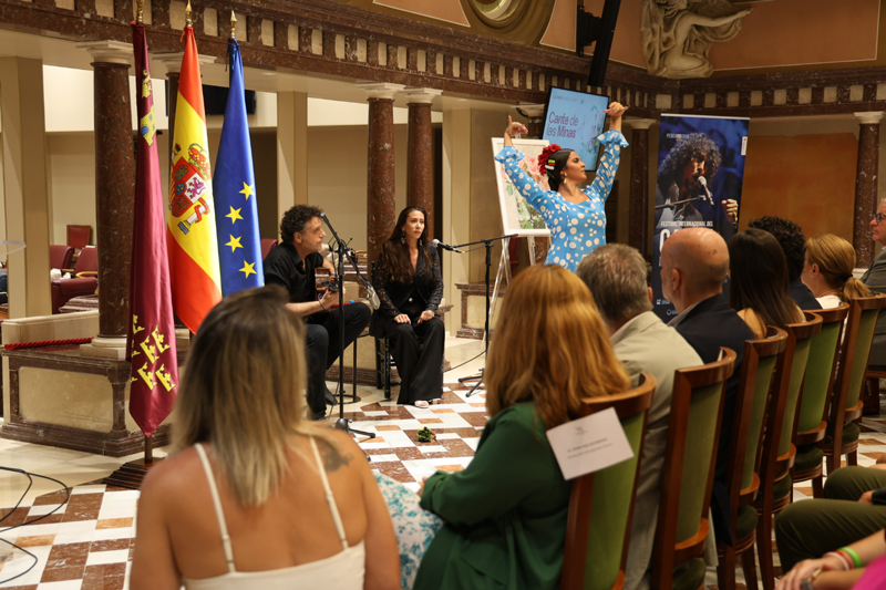 Cante de las Minas 2025 presentation. Press conference with attendees watching a dancer.