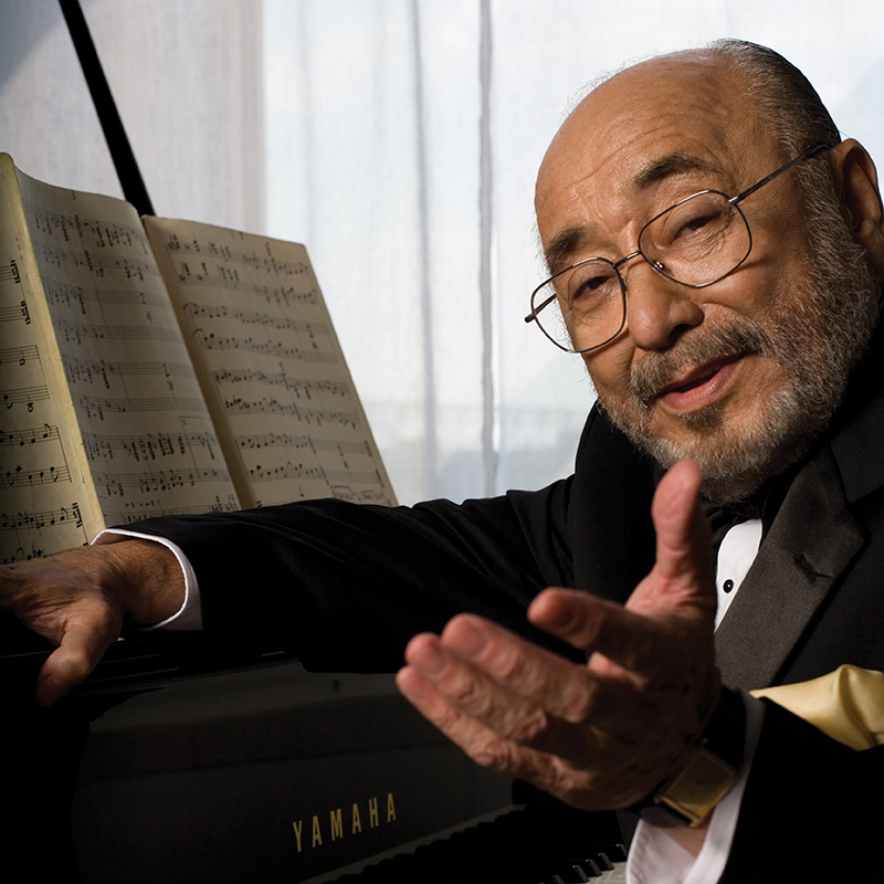 Eddie Palmieri by his piano