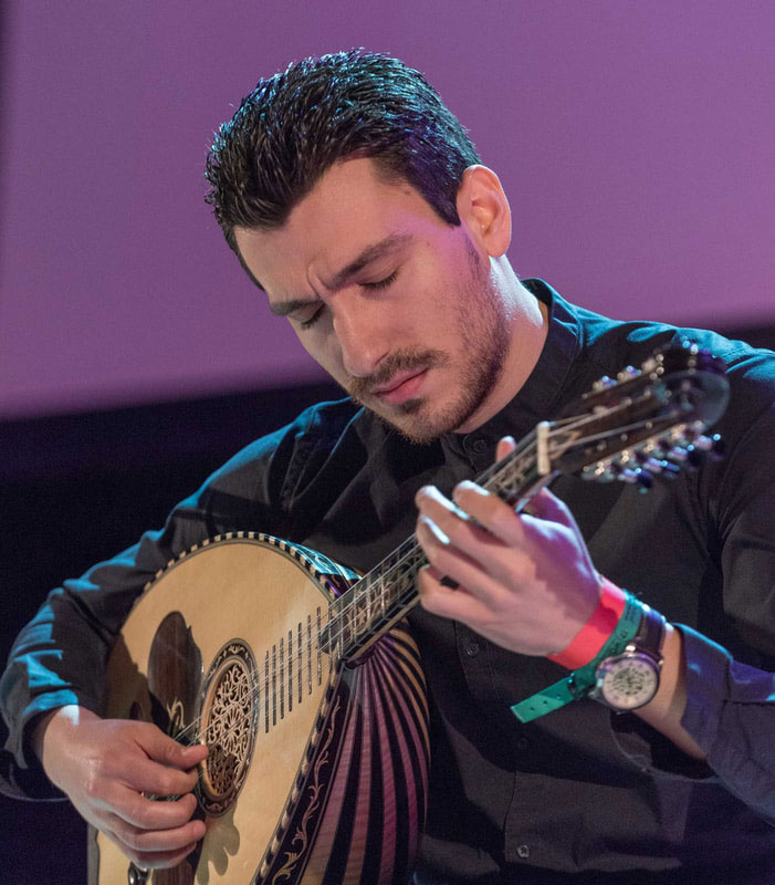 Vasilis Kostas playing lauto - Photo by Yannis Psathas